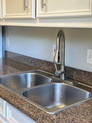 8299 Kingsbrook Road 180, Houston, TX 77024