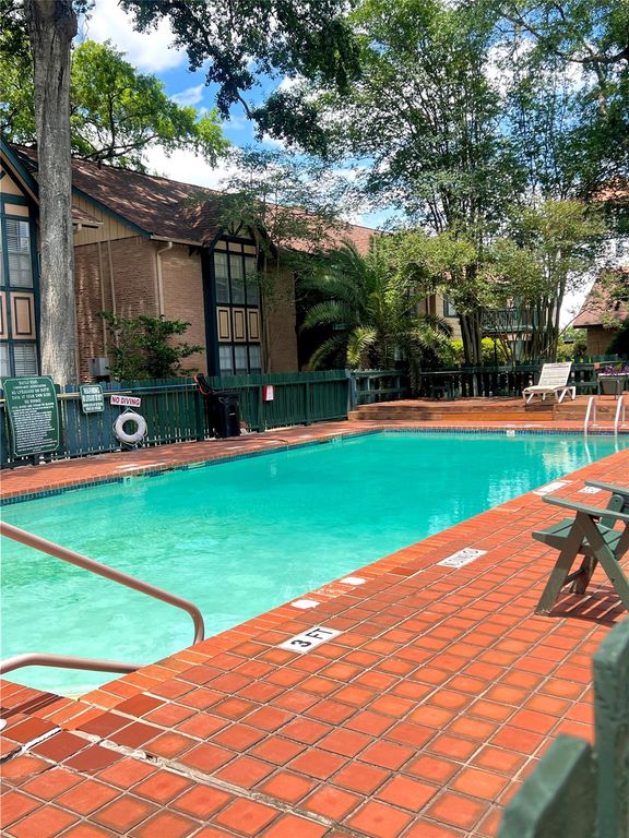 8299 Kingsbrook Road 180, Houston, TX 77024