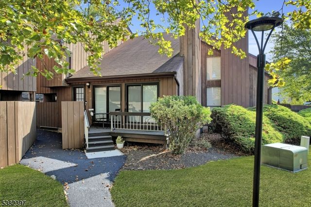 107 Bluebird Dr 1D, Hillsborough Twp., NJ 08844