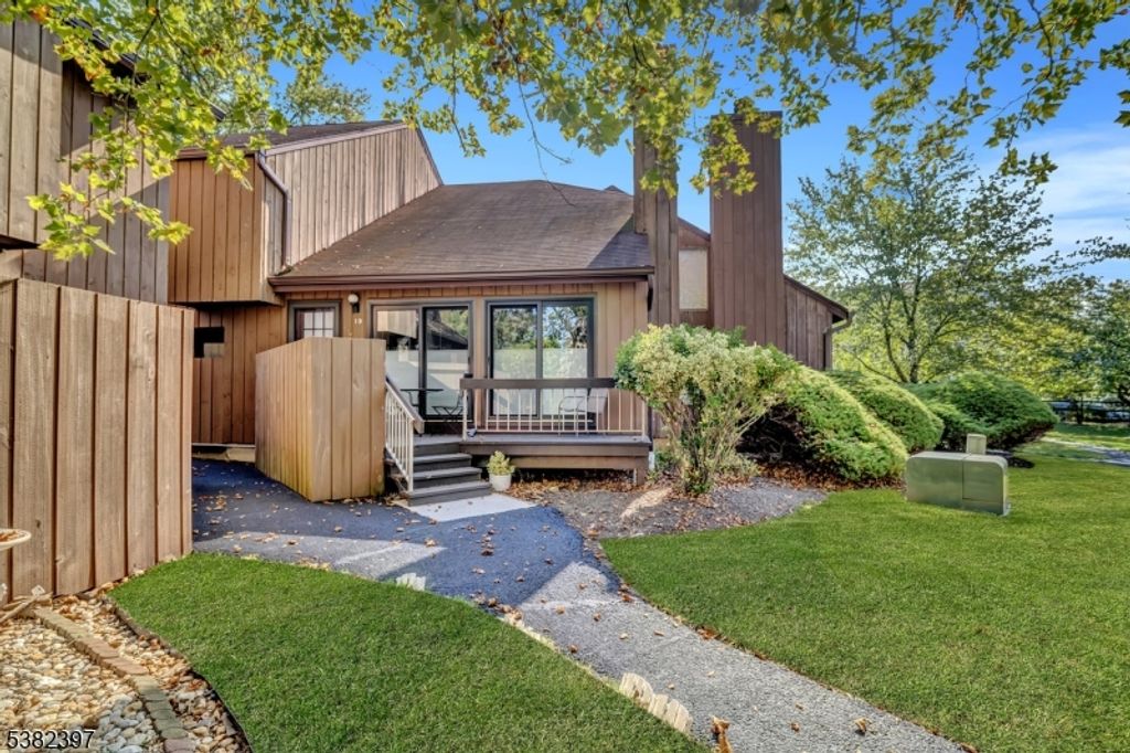107 Bluebird Dr 1D, Hillsborough Twp., NJ 08844