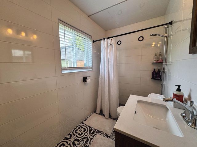 2380 Walce Drive, West Bloomfield, MI 48324