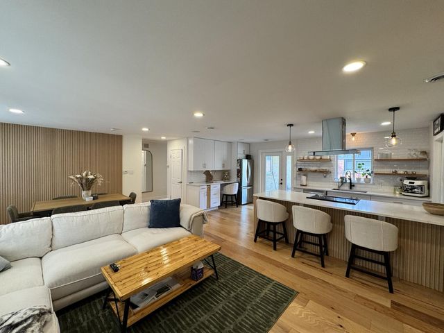 2380 Walce Drive, West Bloomfield, MI 48324