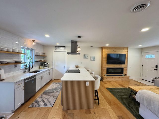 2380 Walce Drive, West Bloomfield, MI 48324