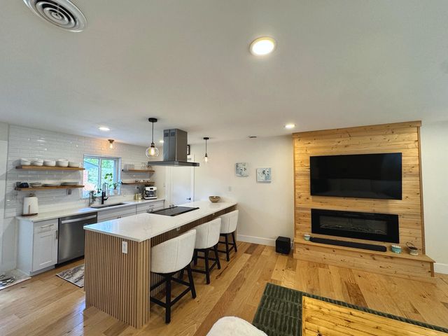 2380 Walce Drive, West Bloomfield, MI 48324