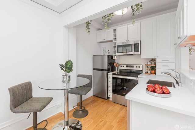 1030 Bush Street 3, San Francisco, CA 94109