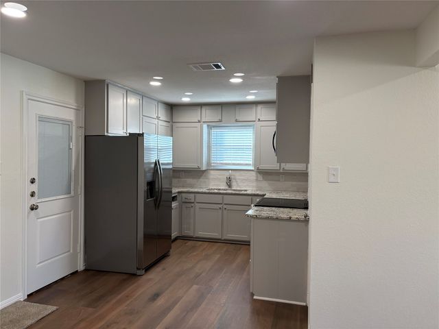 2401 S 26th Street, Waco, TX 76706