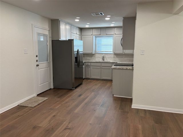 2401 S 26th Street, Waco, TX 76706