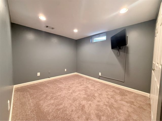 131 Glen Meadows Drive, Pawtucket, RI 02861