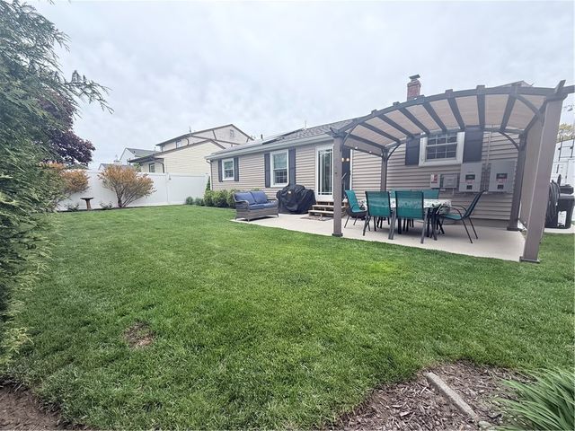 131 Glen Meadows Drive, Pawtucket, RI 02861
