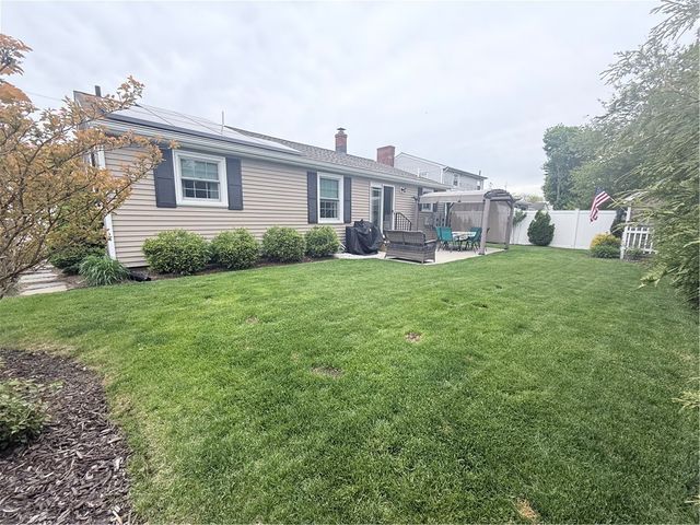 131 Glen Meadows Drive, Pawtucket, RI 02861