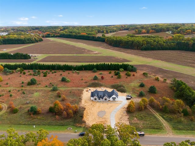 61121 Airpark Lane, Mattawan, MI 49071