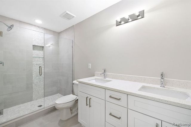 1237 Timberlane Dr, Troy, MI 48098