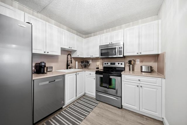 9440 SW 8th Street 314, Boca Raton, FL 33428