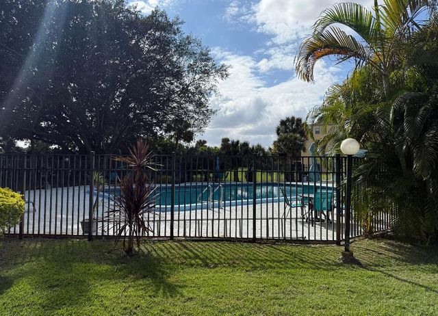 9440 SW 8th Street 314, Boca Raton, FL 33428