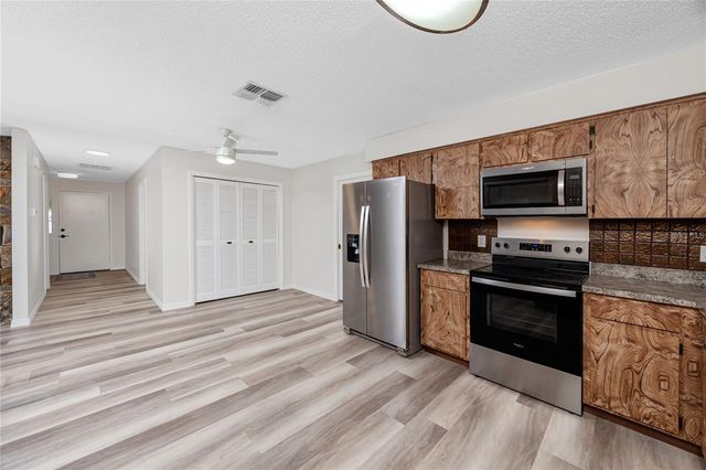8046 BAYHAVEN DRIVE, Seminole, FL 33776