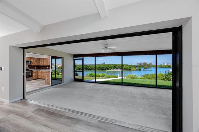 8046 BAYHAVEN DRIVE, Seminole, FL 33776