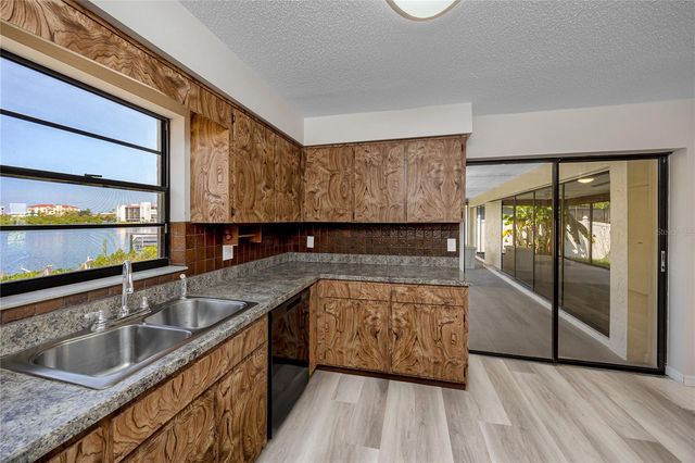 8046 BAYHAVEN DRIVE, Seminole, FL 33776