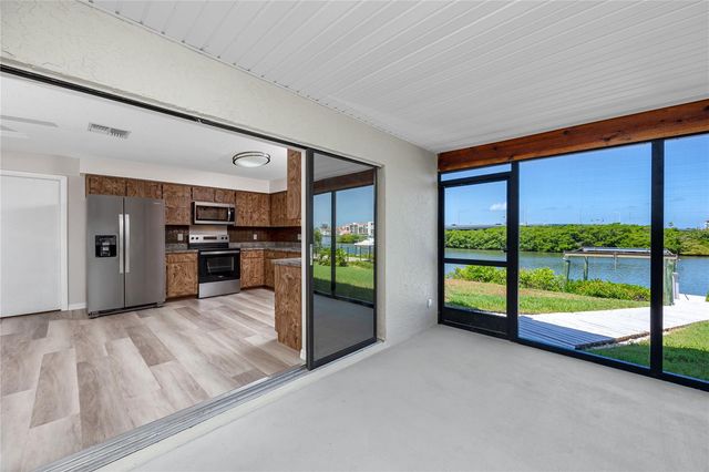 8046 BAYHAVEN DRIVE, Seminole, FL 33776