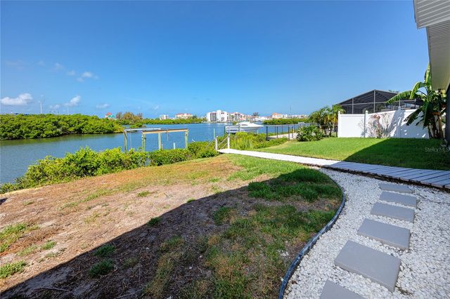 8046 BAYHAVEN DRIVE, Seminole, FL 33776