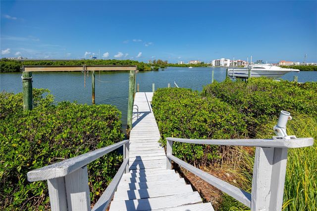 8046 BAYHAVEN DRIVE, Seminole, FL 33776
