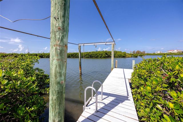 8046 BAYHAVEN DRIVE, Seminole, FL 33776