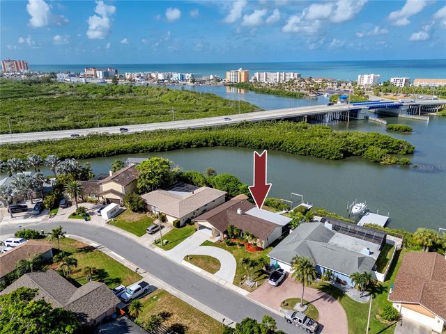 8046 BAYHAVEN DRIVE, Seminole, FL 33776