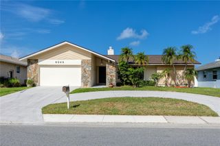8046 BAYHAVEN DRIVE, Seminole, FL 33776
