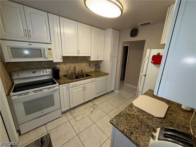 25 Temple CT, Lehigh Acres, FL 33936