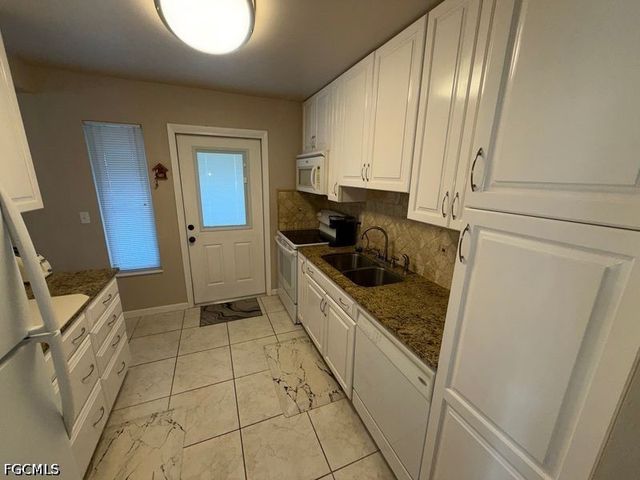 25 Temple CT, Lehigh Acres, FL 33936