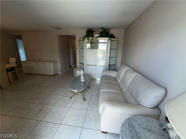 25 Temple CT, Lehigh Acres, FL 33936