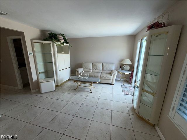 25 Temple CT, Lehigh Acres, FL 33936
