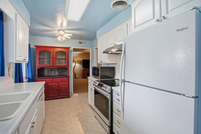 3021 Stanton Cir, Carmichael, CA 95608