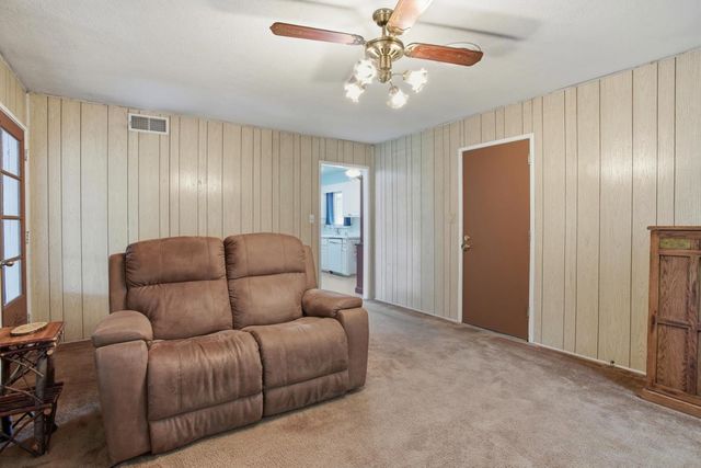 3021 Stanton Cir, Carmichael, CA 95608