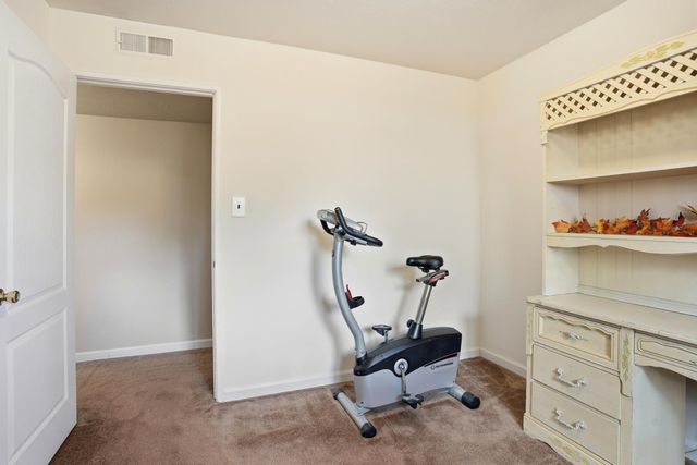 3021 Stanton Cir, Carmichael, CA 95608