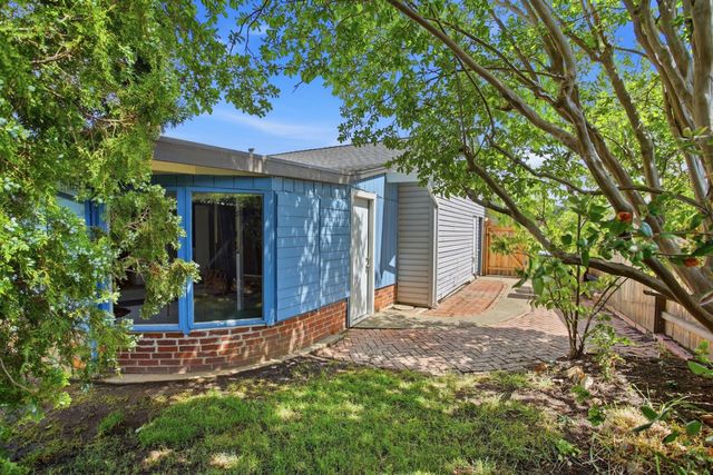 3021 Stanton Cir, Carmichael, CA 95608