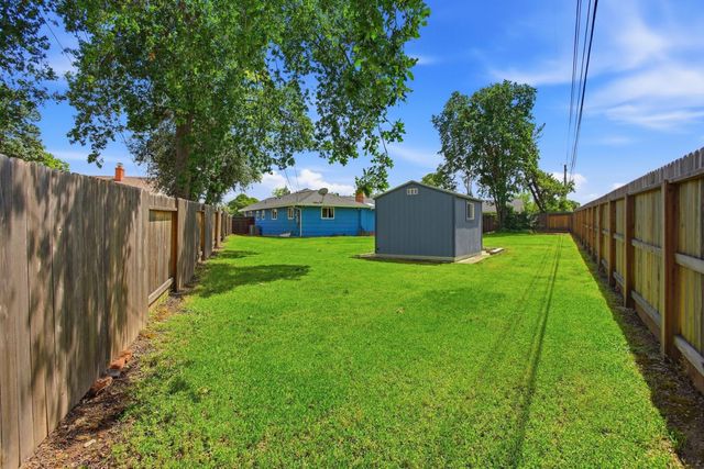 3021 Stanton Cir, Carmichael, CA 95608