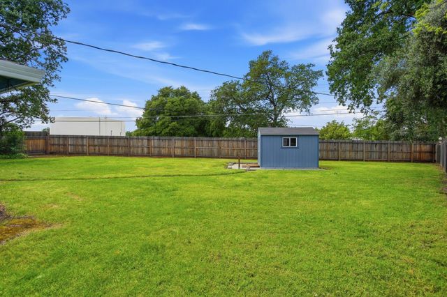 3021 Stanton Cir, Carmichael, CA 95608