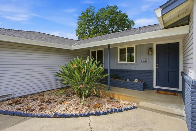 3021 Stanton Cir, Carmichael, CA 95608