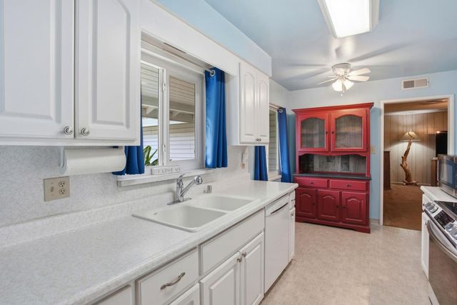 3021 Stanton Cir, Carmichael, CA 95608