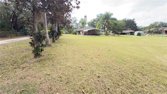 2105 VICKERY LANE, Dover, FL 33527