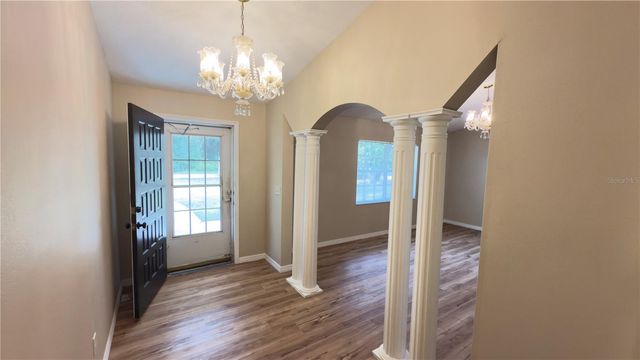 2105 VICKERY LANE, Dover, FL 33527