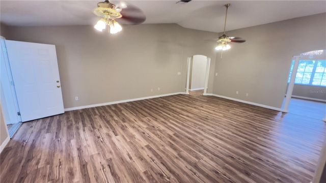 2105 VICKERY LANE, Dover, FL 33527