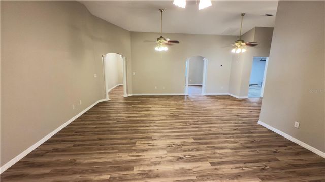 2105 VICKERY LANE, Dover, FL 33527