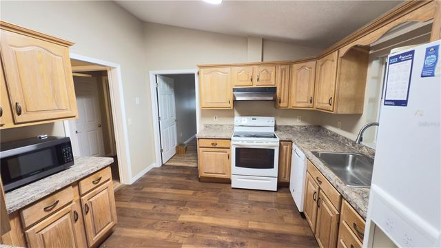 2105 VICKERY LANE, Dover, FL 33527