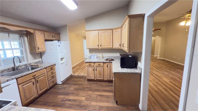 2105 VICKERY LANE, Dover, FL 33527