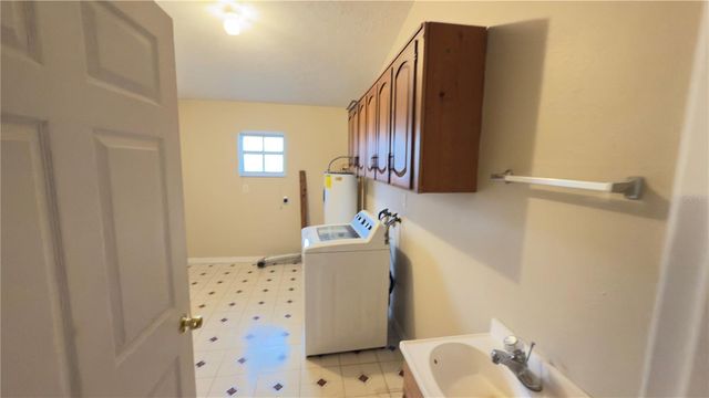 2105 VICKERY LANE, Dover, FL 33527