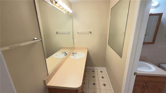 2105 VICKERY LANE, Dover, FL 33527