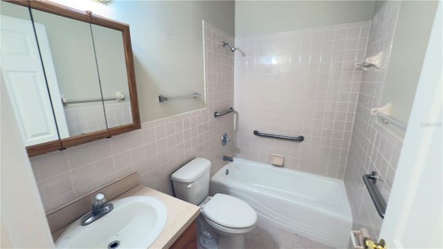 2105 VICKERY LANE, Dover, FL 33527