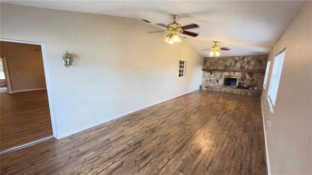 2105 VICKERY LANE, Dover, FL 33527