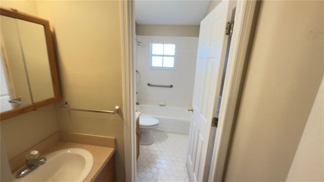 2105 VICKERY LANE, Dover, FL 33527